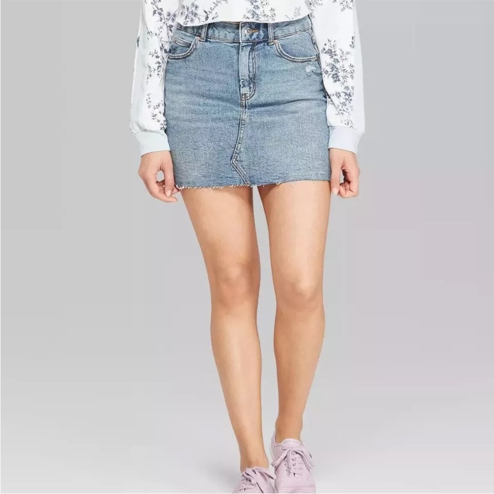 Wild Fable Medium Wash Blue Denim Mini Skirt Raw Frayed Hem 10